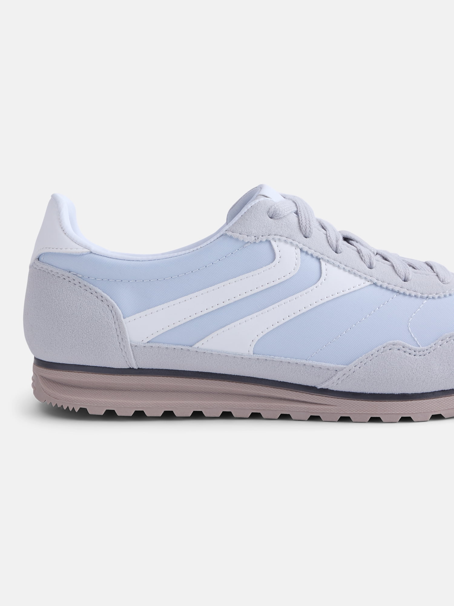 No Boundaries Women's Retro Inspired Lace Up Sneakers