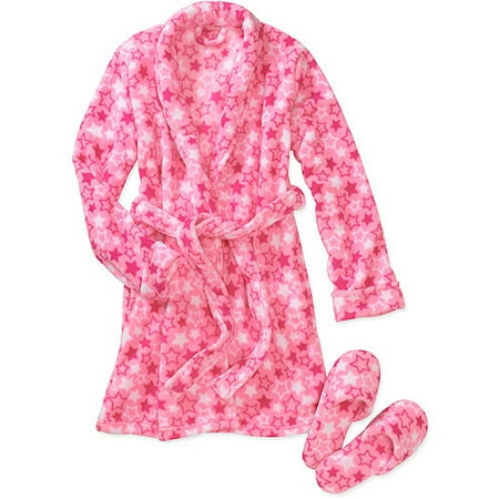 Robes and slippers Polyester. Fleece is an extremely warm fabric, and several baby boys' robes made of it feature hoods, some of which have cute ears attached. Fleece robes tend to be soft and gentle against your baby's skin, for optimal comfort.