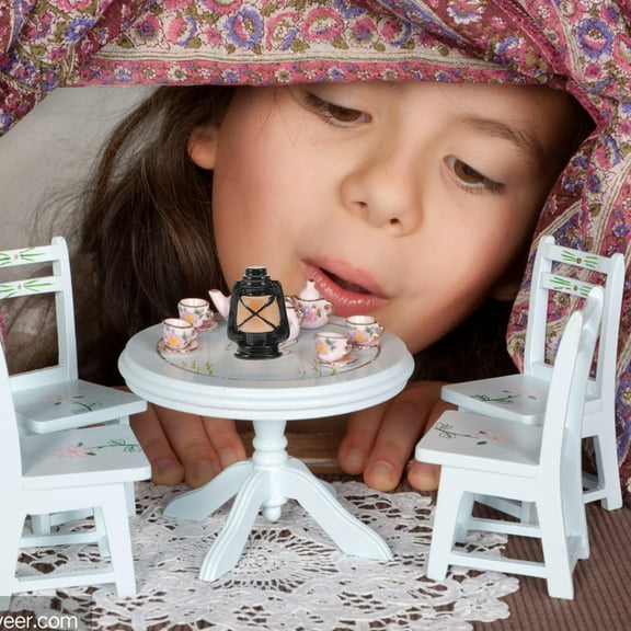 Raindrops Assorted Color Miniature Kerosene Lamp Figurine for Dollhouse Decoration Made of Sturdy Synthetic Resin