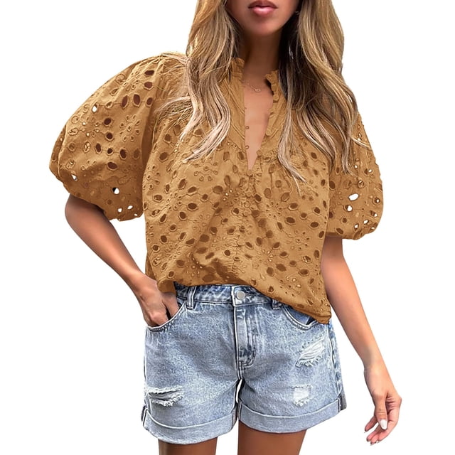 Remera PRETTYGARDEN Media Khaki con Escote en V y Encaje