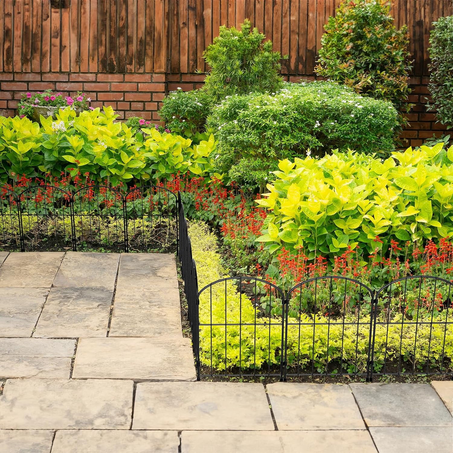 Oumilen Decorative Garden Fence 35 Panels, 37ft (L) x 22in (H) Rustproof Metal Wire, Arched