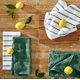 thumbnail image 2 of Juego de toallas de cocina KitchenAid Albany, paquete de 4, color verde oscuro/blanco, 2 of 4