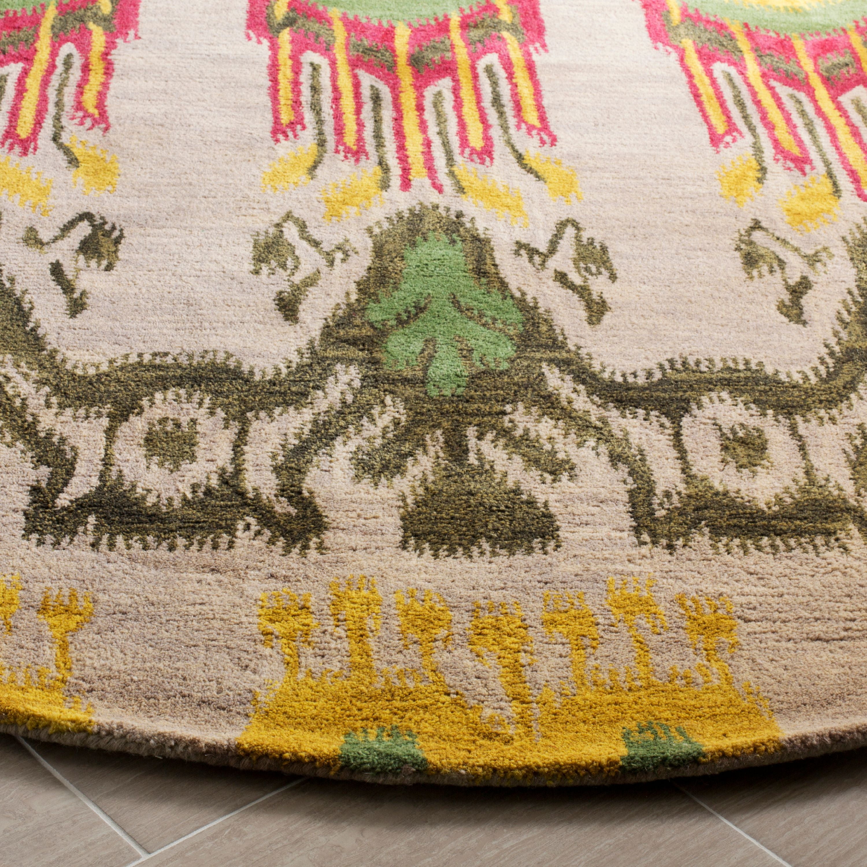SAFAVIEH Ikat Crane Paisley Wool Area Rug, Beige/Yellow, 6' x 6' Round
