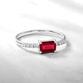 thumbnail image 2 of JeenMata Anillo de Compromiso Solitario con Granate Rojo de Talla Esmeralda (Piedra Natal de Enero) en Oro Blanco de 18 K sobre Plata, 2 of 6