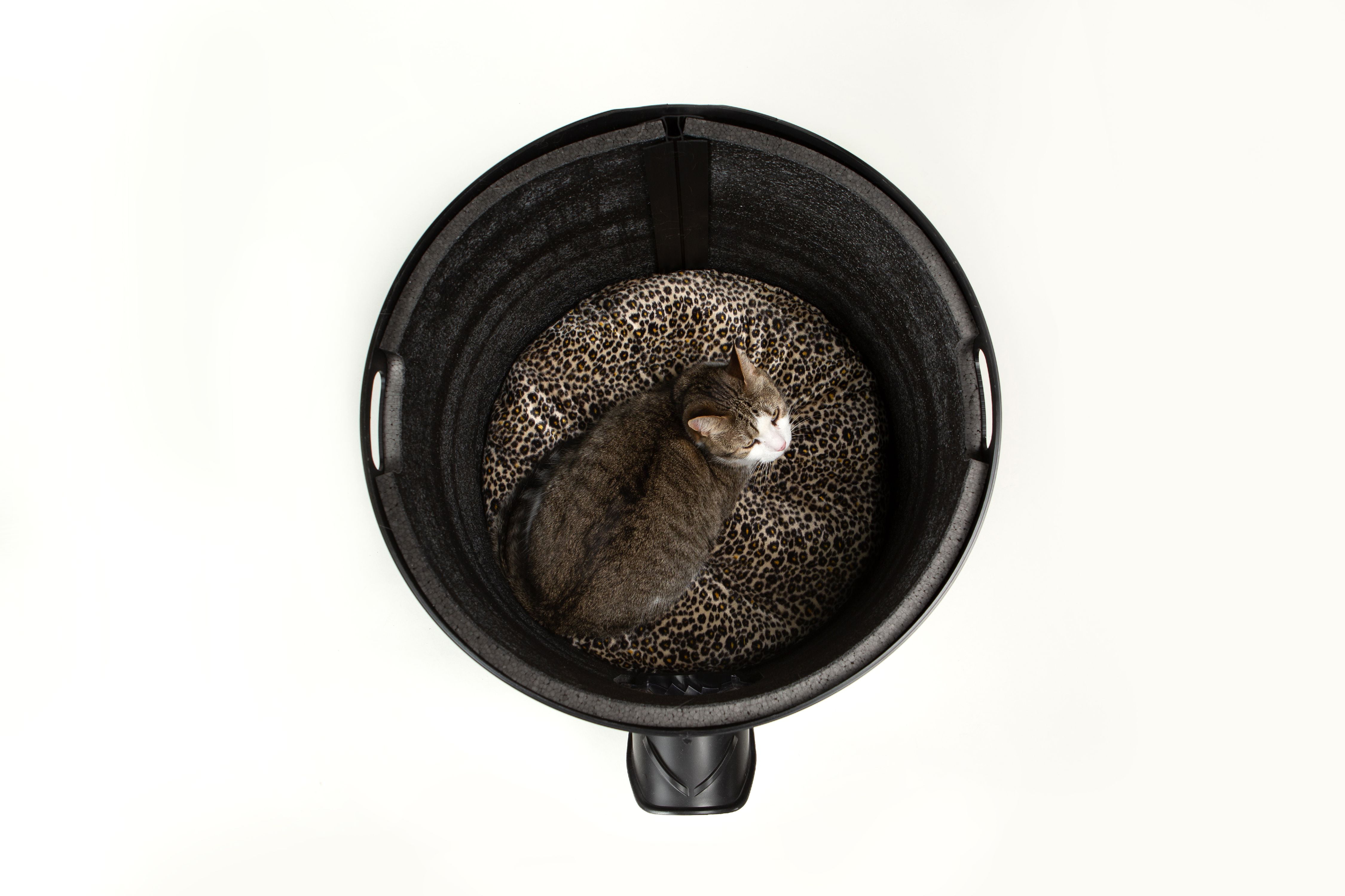 The Kitty Tube Feral Option with Straw - Outdoor Insulated Cat House - New Gen 4 Design