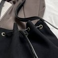 thumbnail image 3 of Bolso Tipo Cubo Ante para Mujer Hombro Con Correa Ajustable Y Borla El Trabajo(), 3 of 7