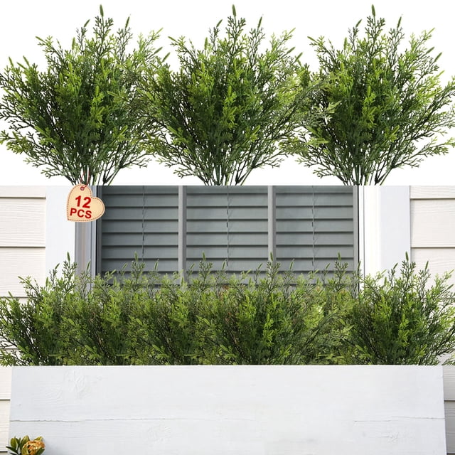 Yoratee Plantas artificiales para exteriores, 12 piezas de plantas de cedro falsas, tallos de pino sintético de plástico, arbustos verdes, resistentes a los rayos UV, no destiñen, decoración del hogar