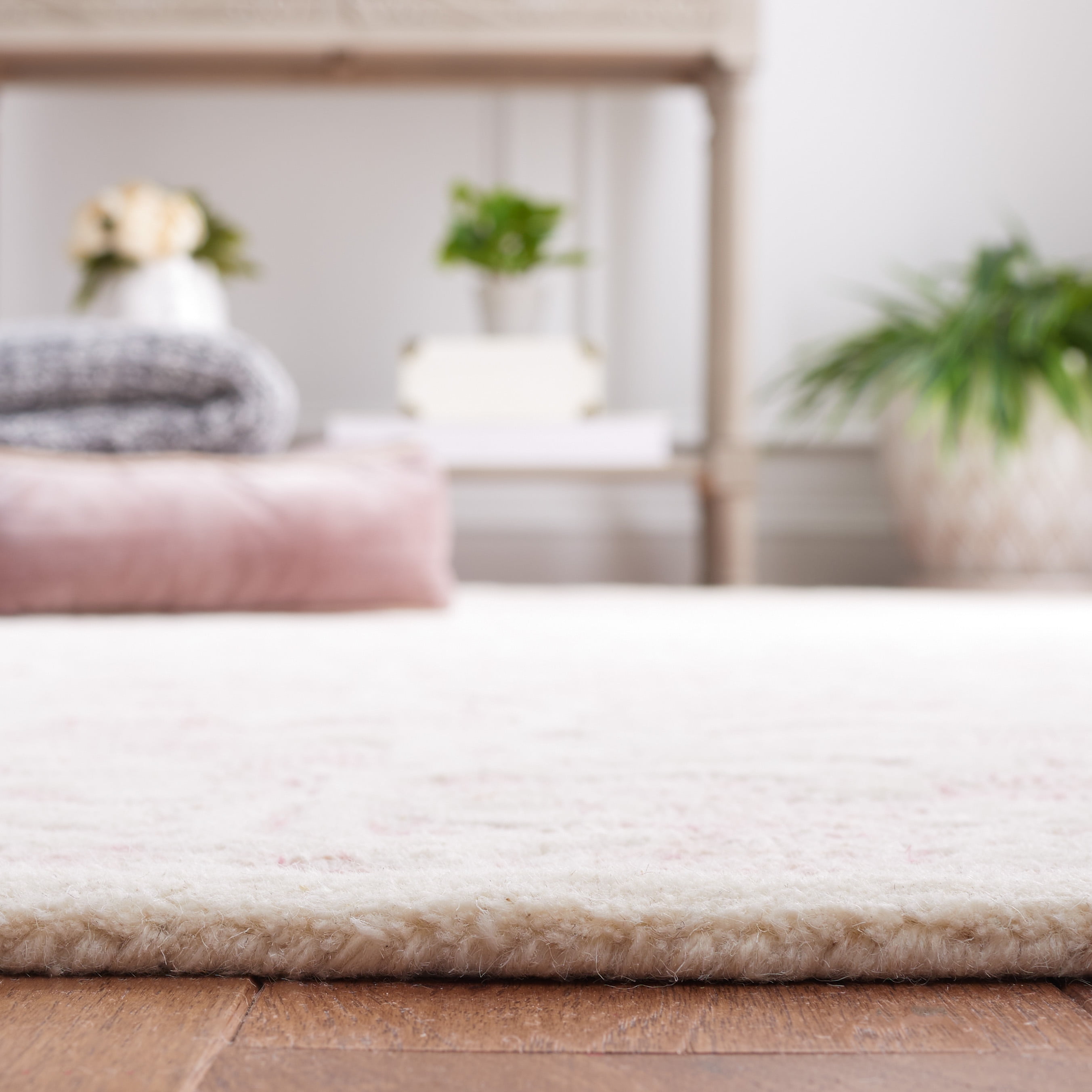 SAFAVIEH Martha Stewart Metro Floral Area Rug, Pink/Ivory, 6' x 6' Square