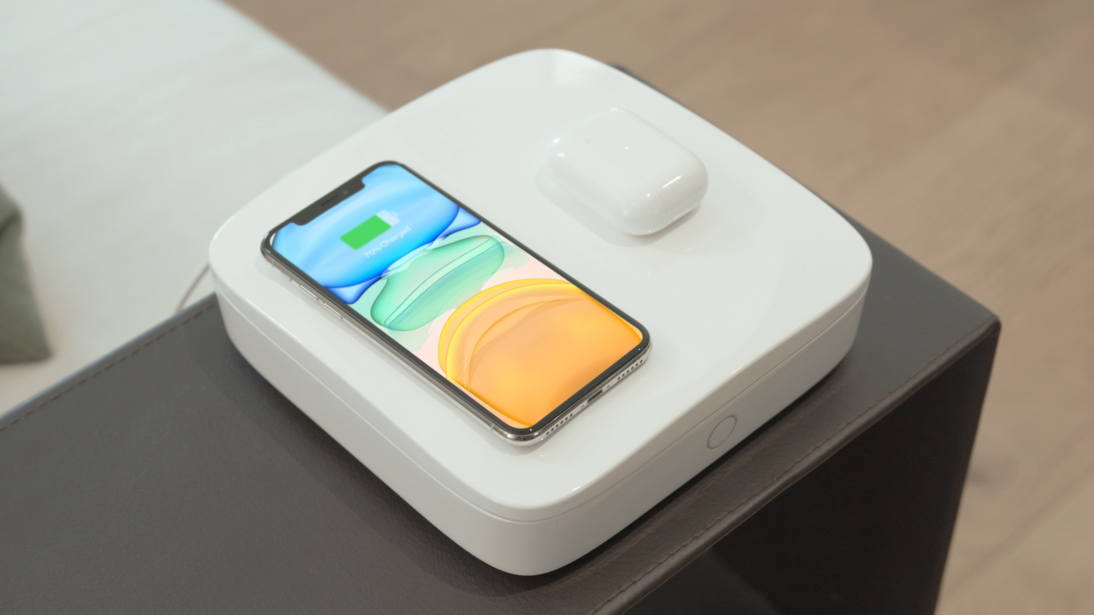 Einova Mundus Pro UV Phone Sanitizer with Dual Wireless Charging Spots, WP0403020-0F4