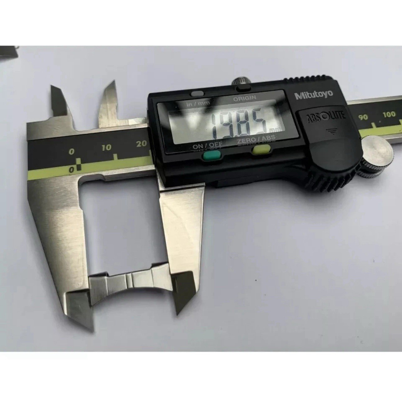 Japan Mitutoyo 500-196-30 150mm/0-6" Absolute Digital Digimatic Vernier Caliper