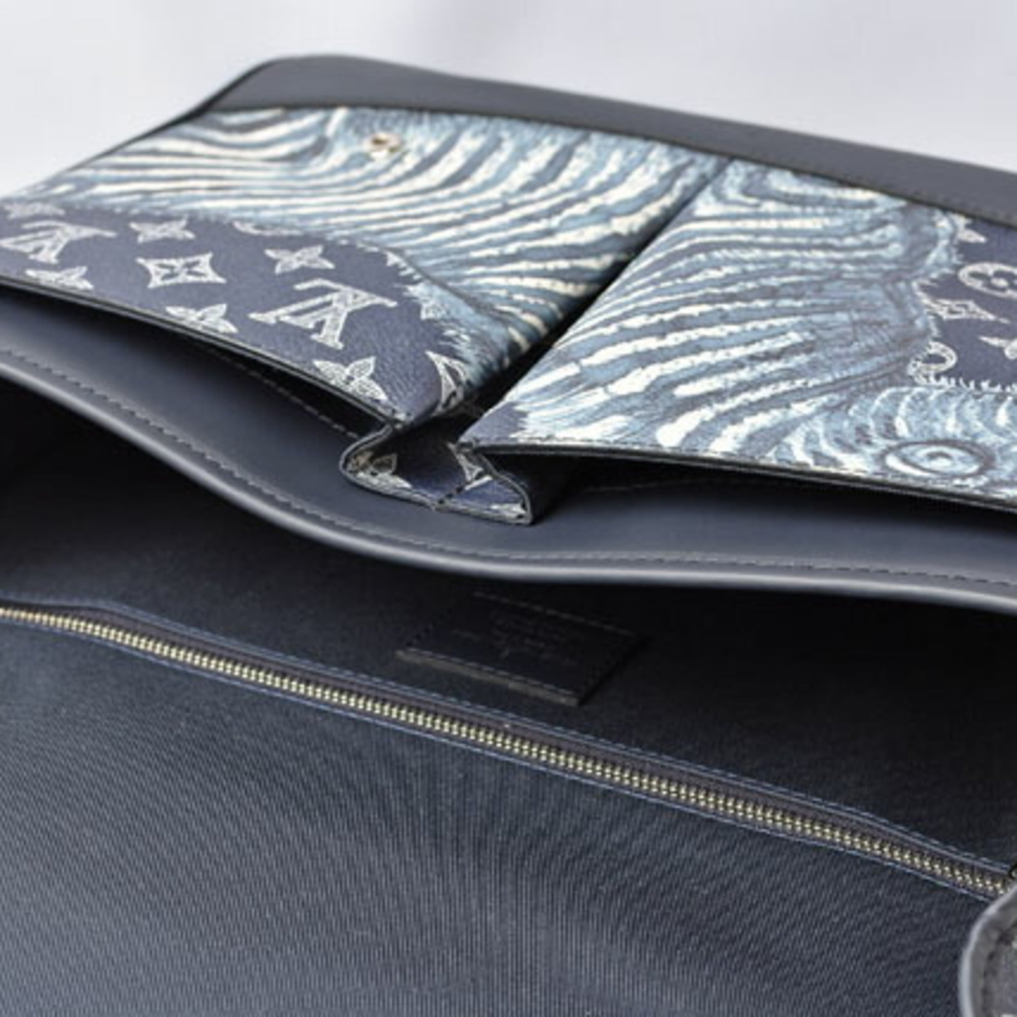 Pre-Owned Louis Vuitton Shoulder Bag Men's LOUIS VUITTON GM Chapman  Brothers Uncle Monogram Savannah M43293 (Like New) 