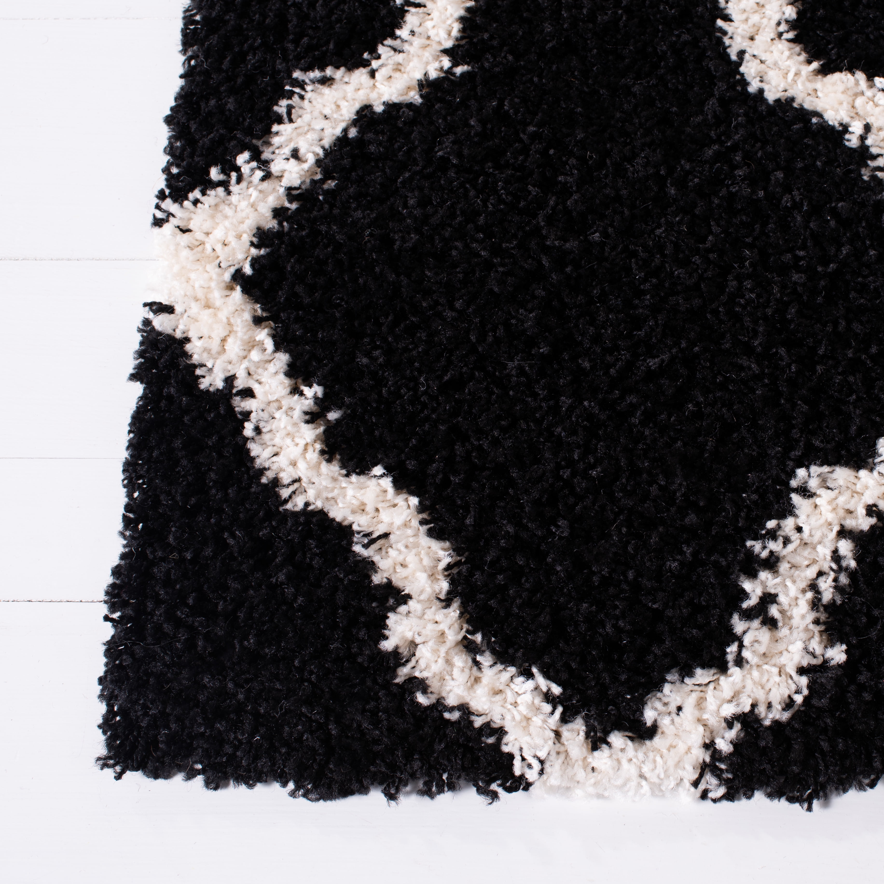 SAFAVIEH Dallas Logan Geometric Shag Area Rug, Black/Ivory, 5'1" x 7'6"