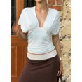 thumbnail image 1 of Top corto liso de verano para mujer, sin mangas, con escote en V profundo, corte ajustado, ideal para fiestas y playa., 1 of 7