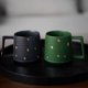 thumbnail image 3 of Taza grande de cerámica con asa y lunares dorados for café, uso doméstico y comercial., 3 of 7