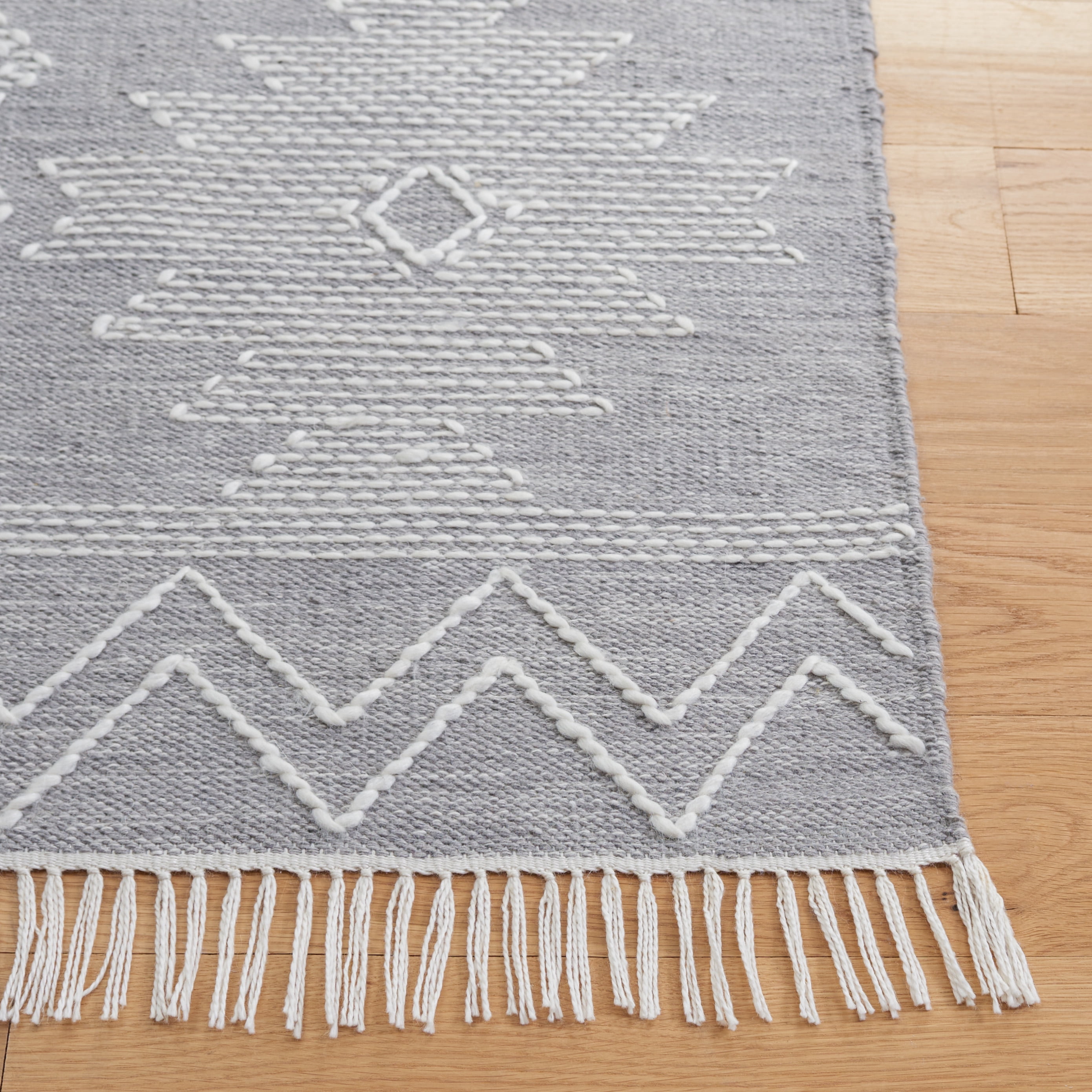 SAFAVIEH Kilim Rishi Tribal Polyester Area Rug, Grey/Ivory, 5' x 8'