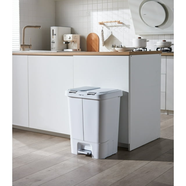 Step N’ Sort 11 gal 2 Compartment Trash & Recycling Bin Kitchen Garbage Can White