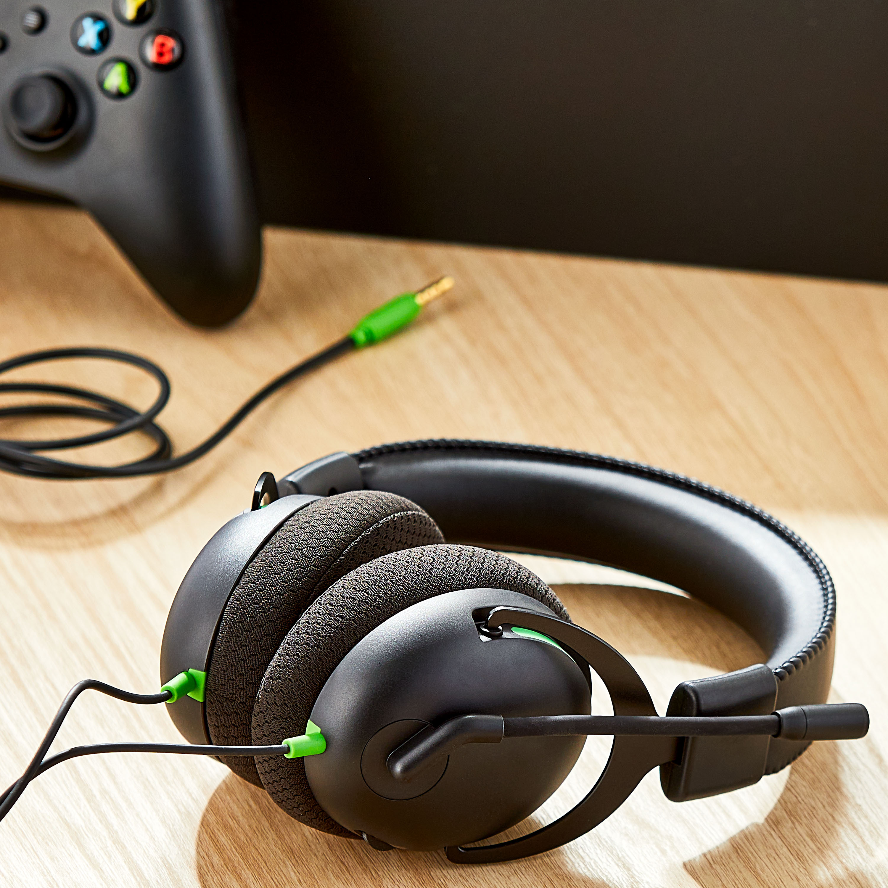 onn Wired Gaming Headset for Xbox Series X/S, Black & Green photo 3