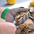 thumbnail image 4 of HAHDAXIA Gant en Cotte de Mailles, Gant Résistant aux Coupures de Qualité Alimentaire, Gant en Maille Métallique en Acier Inoxydable Gant de Coupe Couteau pour Boucher, Mandoline de Cuisine pour Écailler les Huîtres Chef Tranchage Filet de Poisson (Moyen), 4 of 7