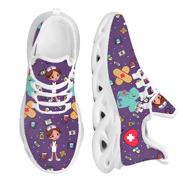 Zapatillas deportivas de malla con estampado de enfermera para mujer, calzado ligero y casual para correr, con patrón de suministros médicos
