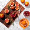 thumbnail image 3 of OXO Good Grips Exprimidor de cítricos 2 en 1, naranja, 3 of 7