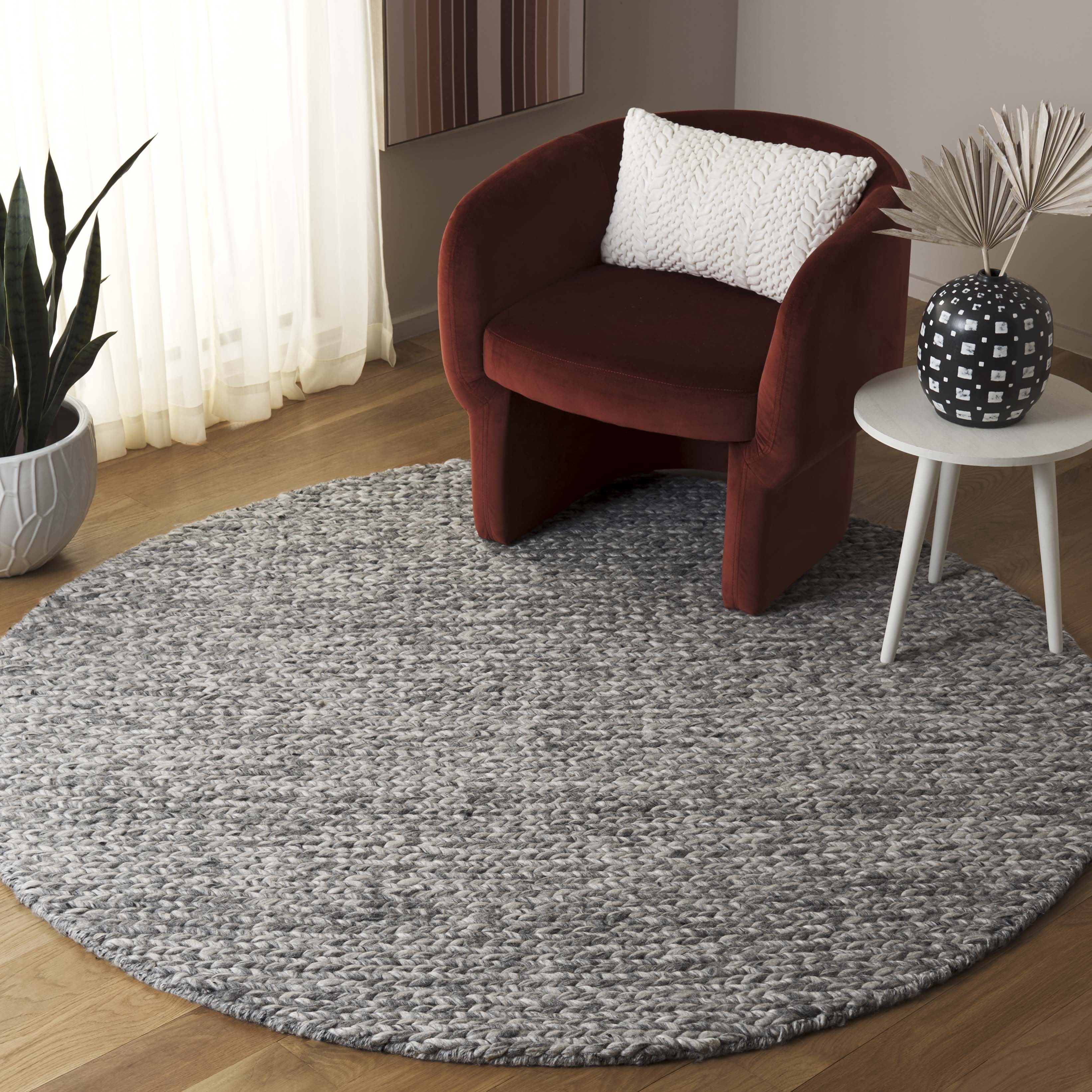 SAFAVIEH Natura Bedinn Distressed Area Rug, Gray/Ivory, 6' x 6' Round