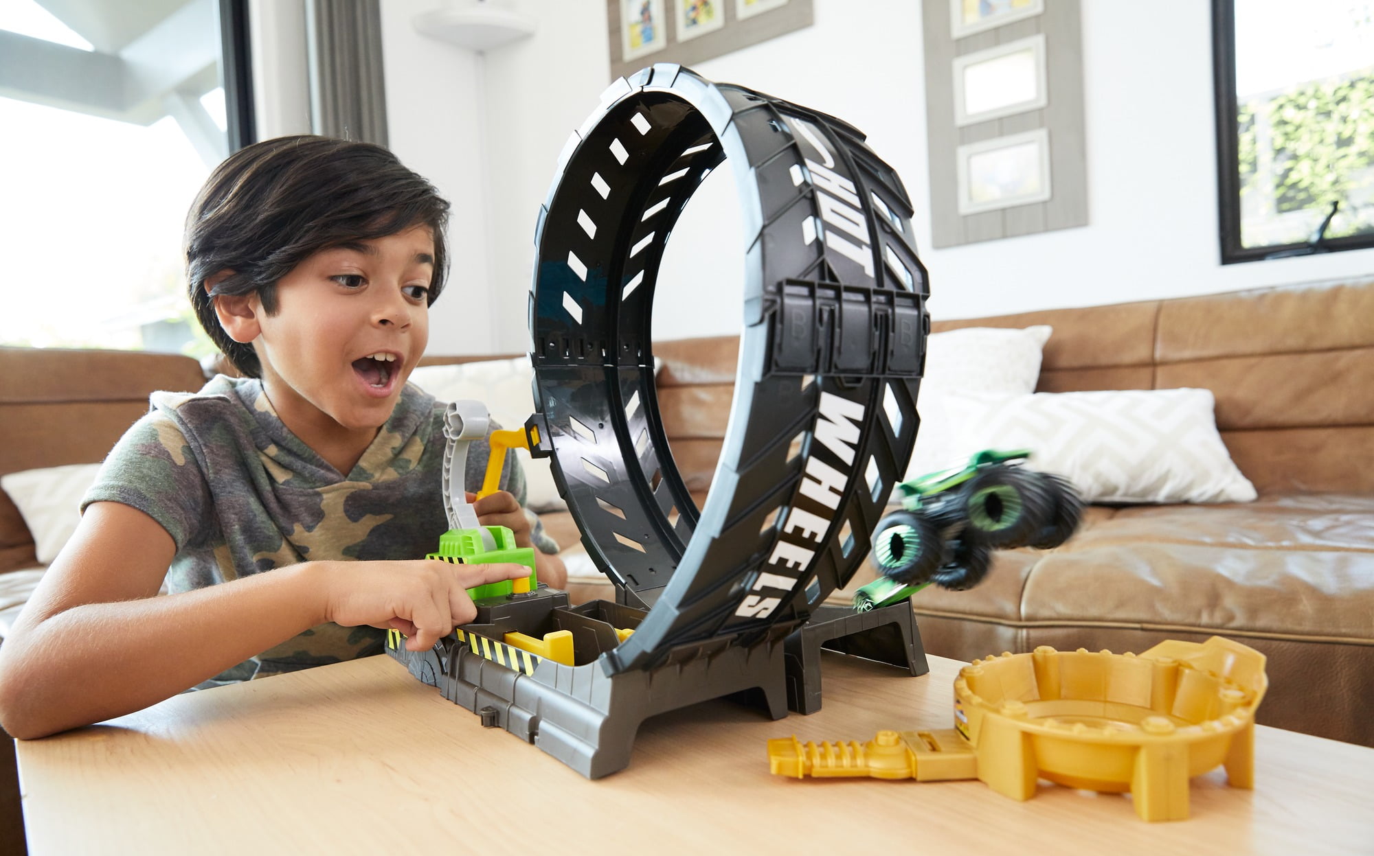 hot wheels loop truck