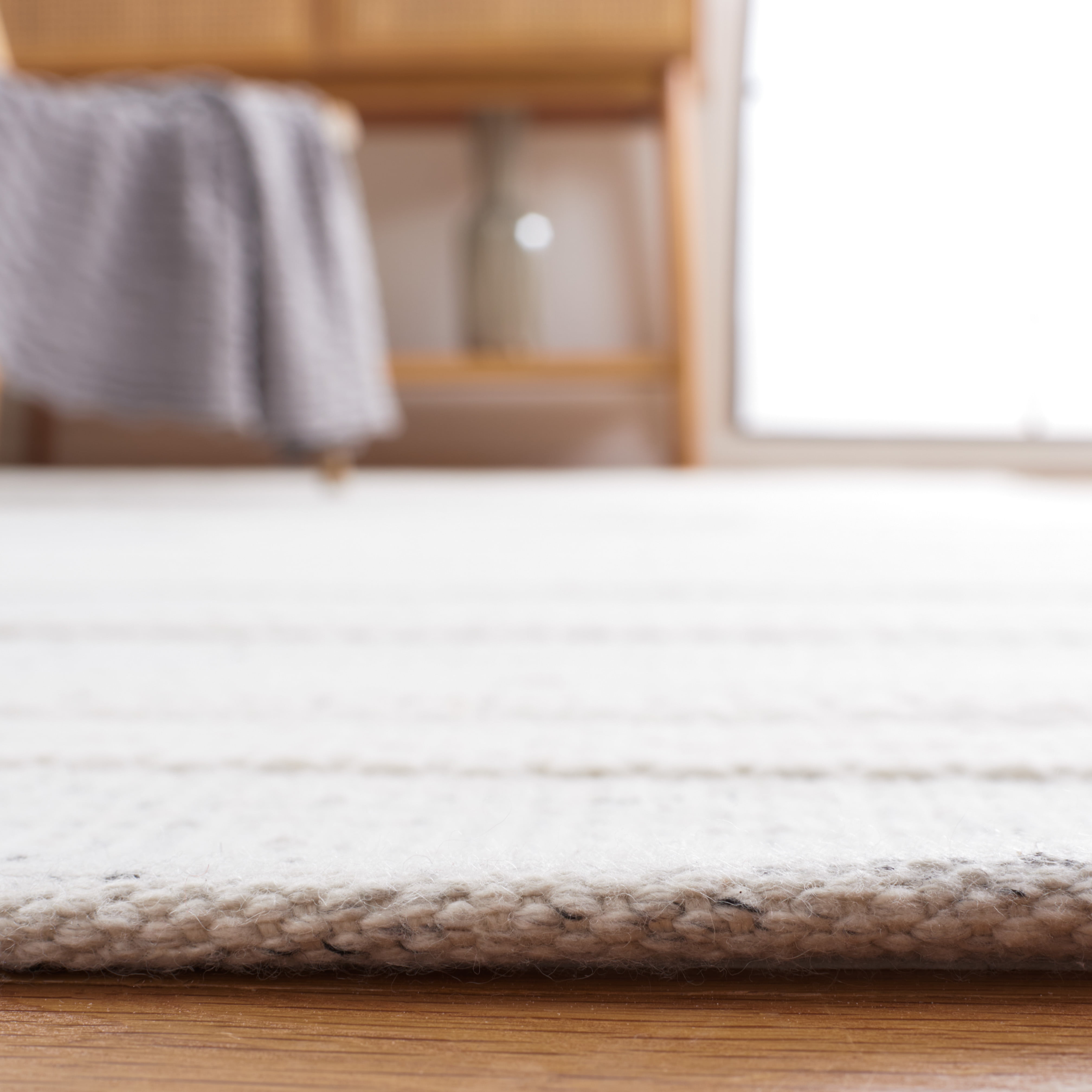 SAFAVIEH Kilim Adam Striped Polyester Area Rug, Ivory/Light Grey, 5' x 8'