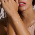 thumbnail image 4 of Pulsera con colgante de letra de amor de playa de verano con 26 letras y corazón de melocotón de moda europea y americana, 4 of 6