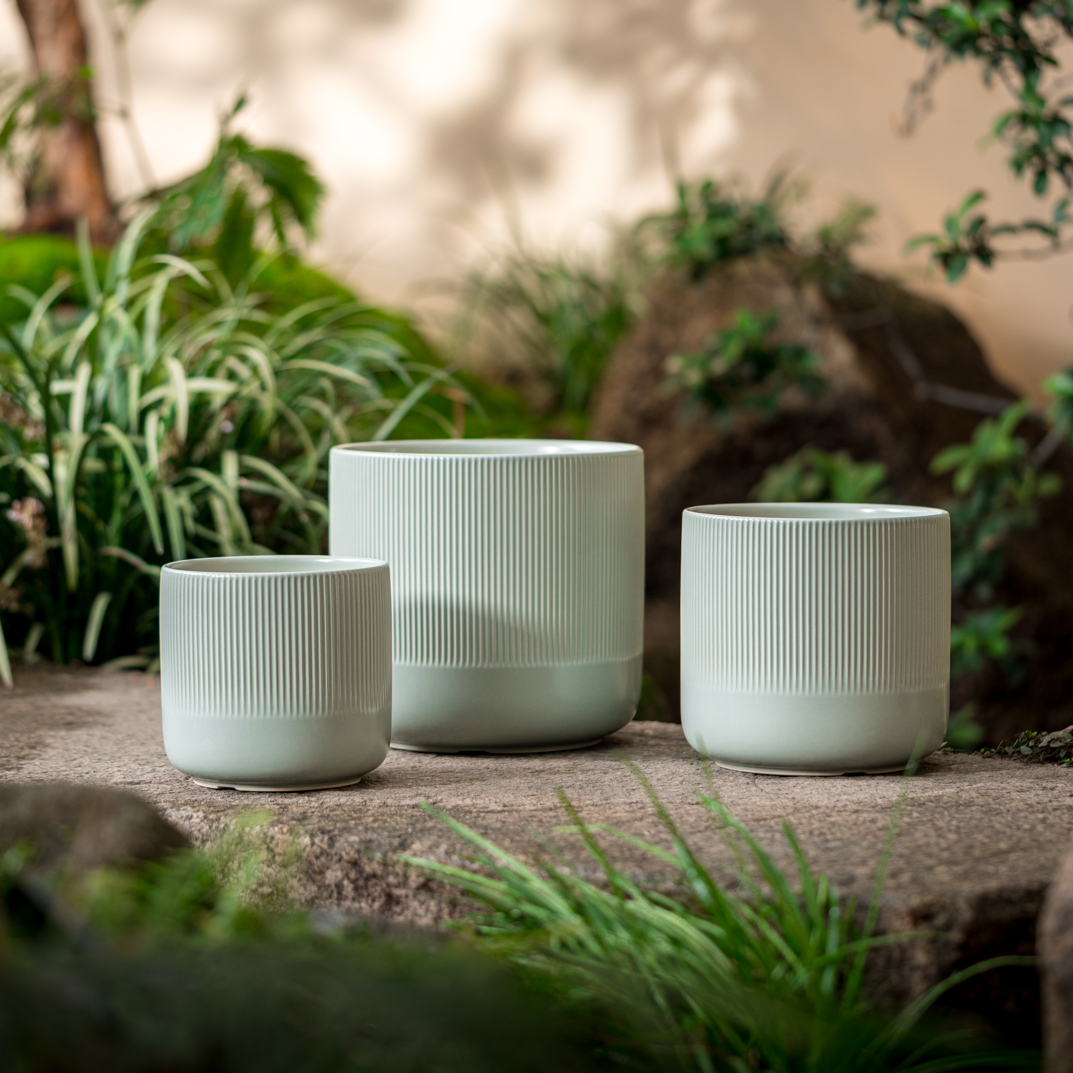 UMIAMOY Cylinder Ceramic Plant Pots,5.8+6.9+8.3 inch Plant Pots with Drainage Holes and Saucer,Set of 3 Ceramic Flower Pots for Indoor Outdoor Decoration,Light Green