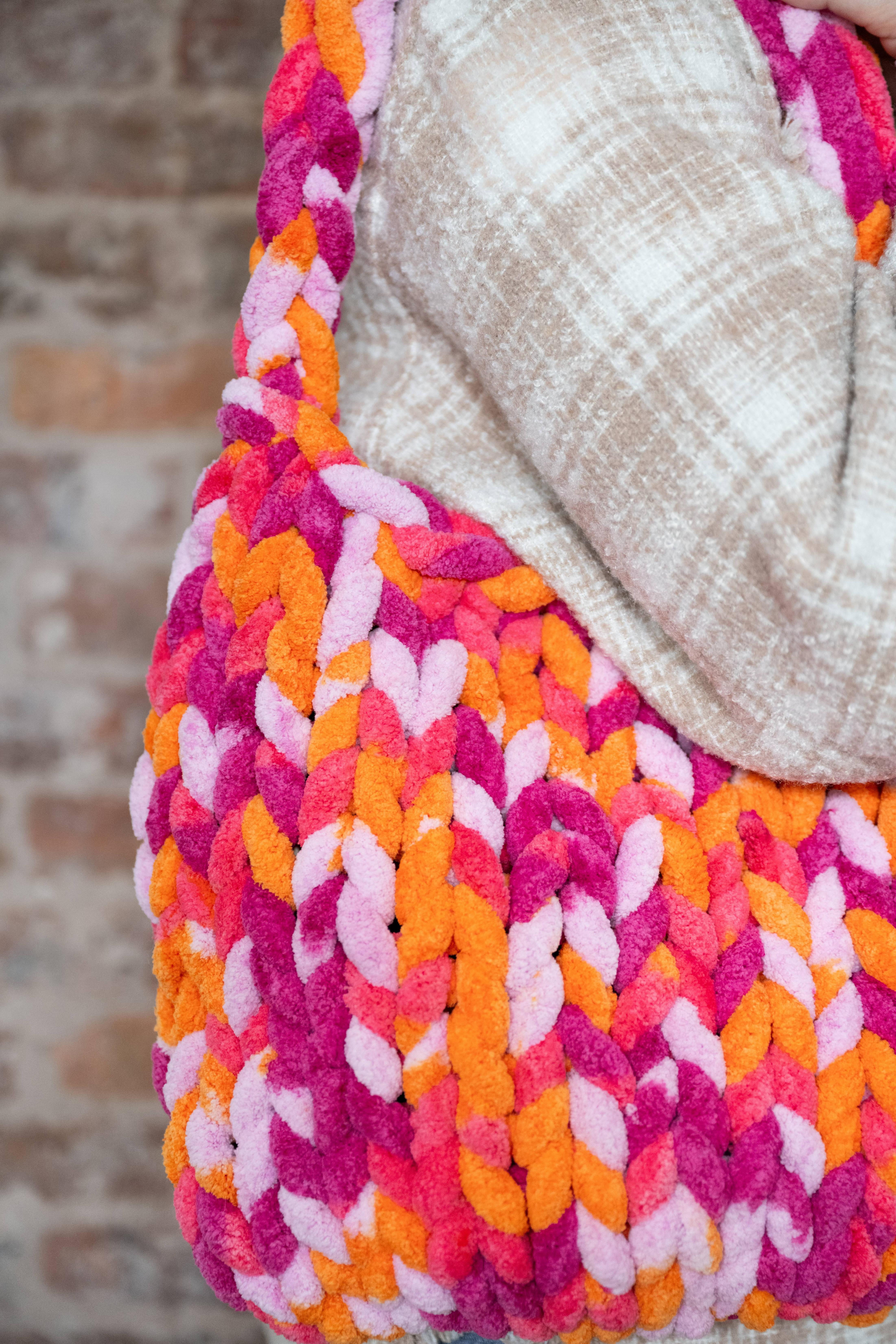 Lion Brand Yarn Cover Story Thick & Quick Metropolis Jumbo Polyester Multi-color Yarn 1 Cake