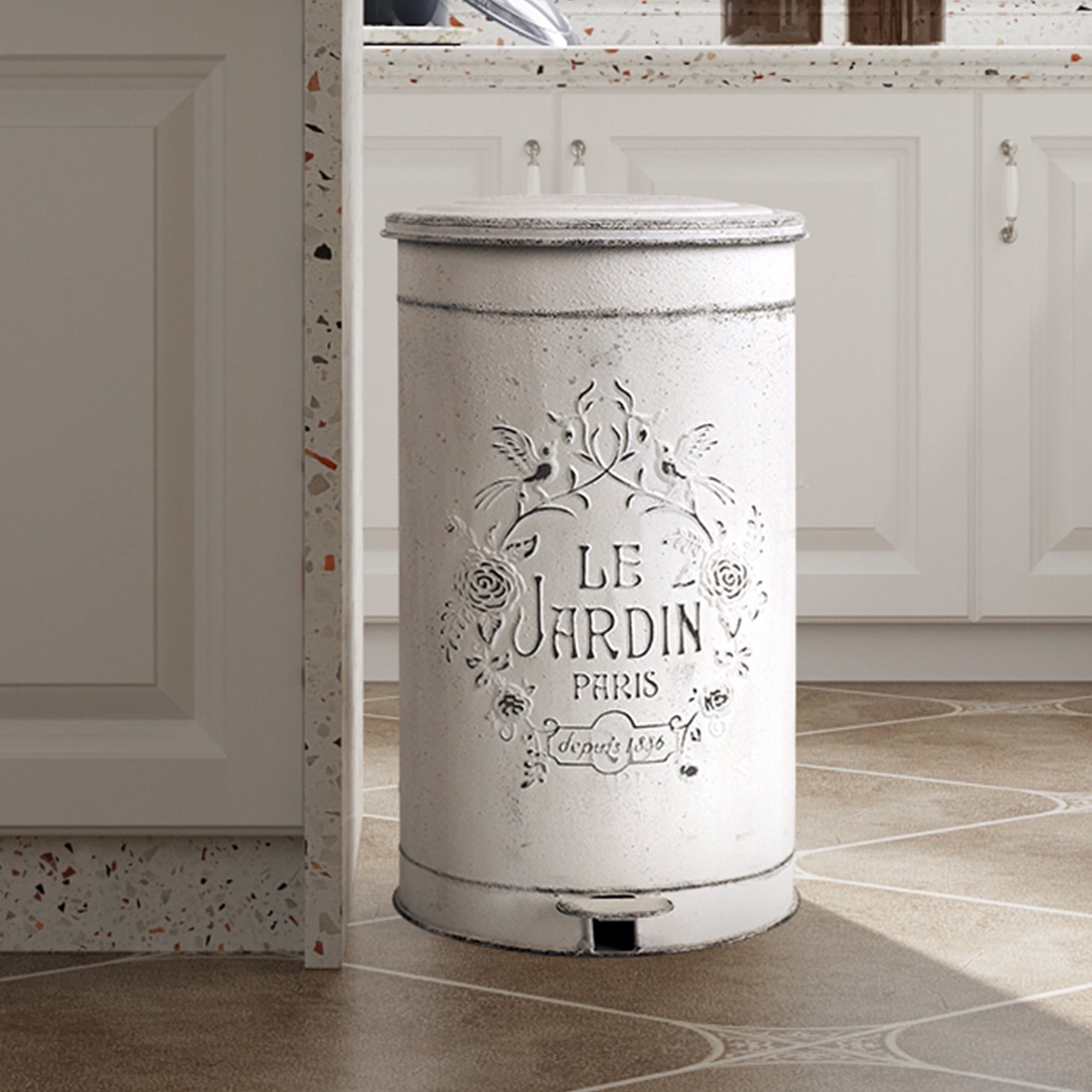 Vintage Metal Step On Trash Can With Lid 4.5 Gallon Farmhouse Rustic Garbage Can Waste Bin for Kitchen Bathroom Bedroom Porch