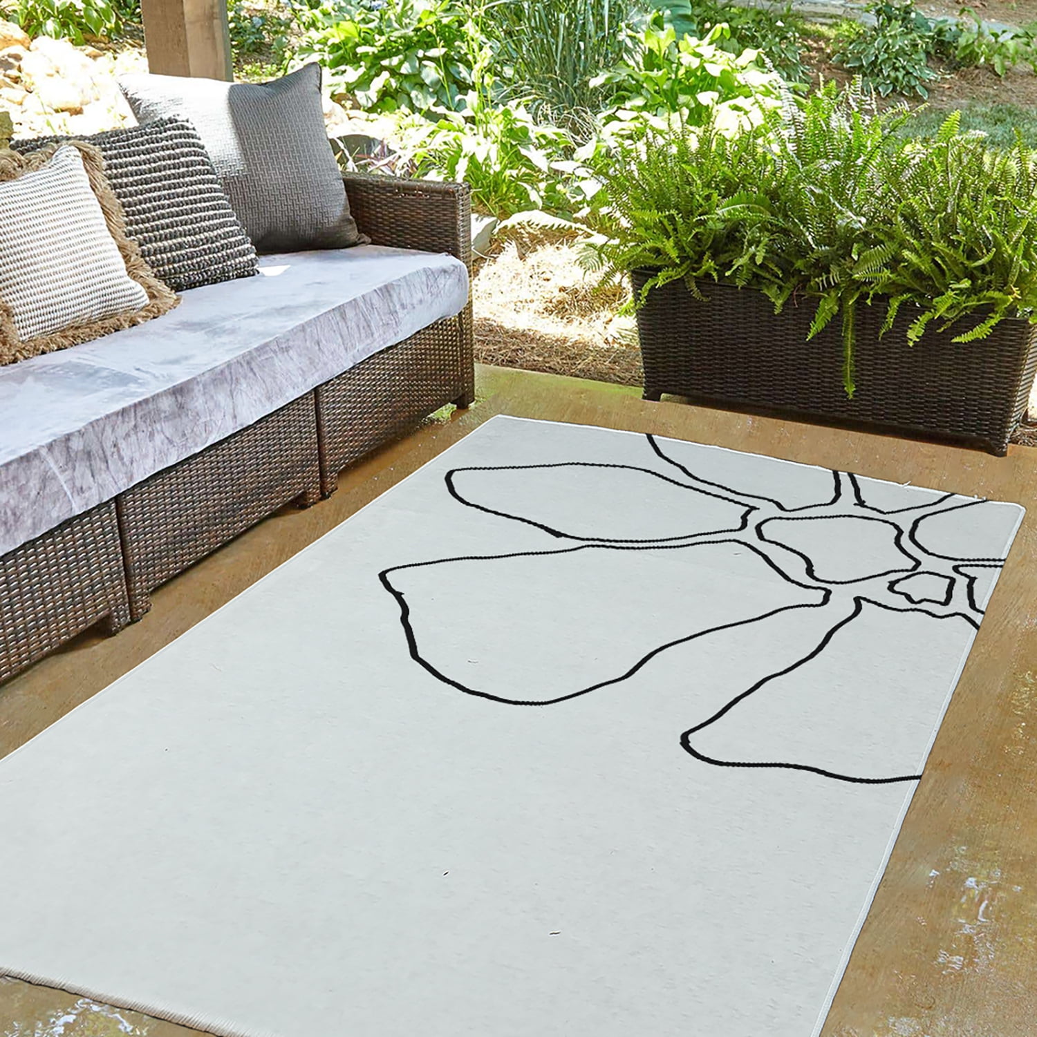 Simply Daisy 3' x 5' Black/White Petal Lines Spring Chenille Indoor/Outdoor Rug