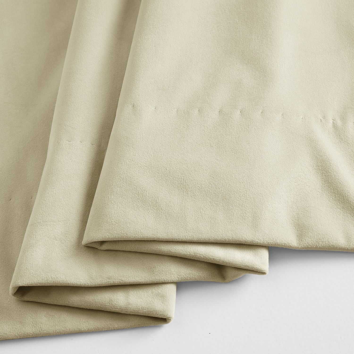 Half Price Drapes Au Lait Creme Heritage Plush Velvet Room Darkening Curtains (1 Panel), 50W X 108L