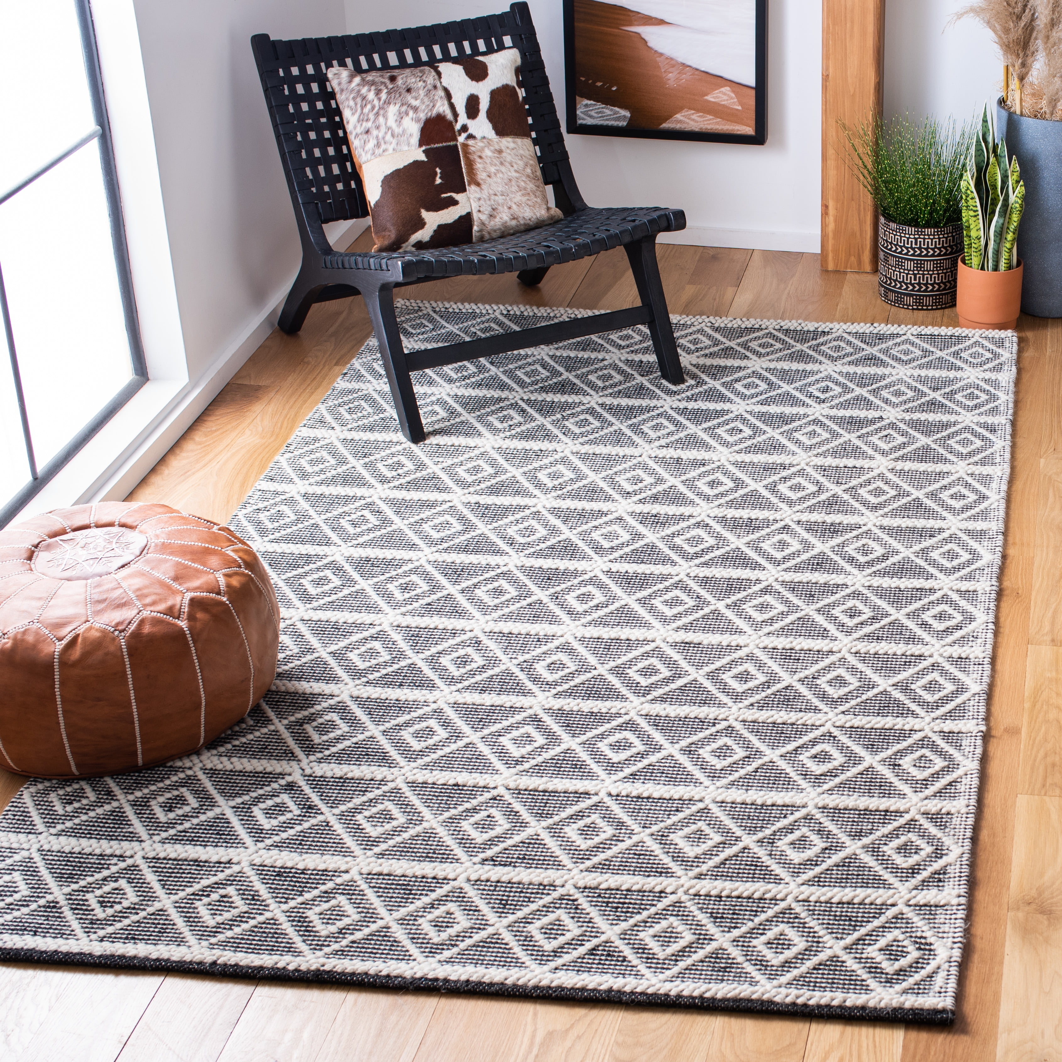 SAFAVIEH Natura Daniel Geometric Area Rug, Ivory/Black, 5' x 8'