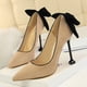 thumbnail image 3 of Nuevos zapatos de tacón dulce para mujer, zapatos de boda finos para mujer, tacón alto de gamuza, boca baja, puntiagudos, lazo de colores, bombas individuales, 3 of 5