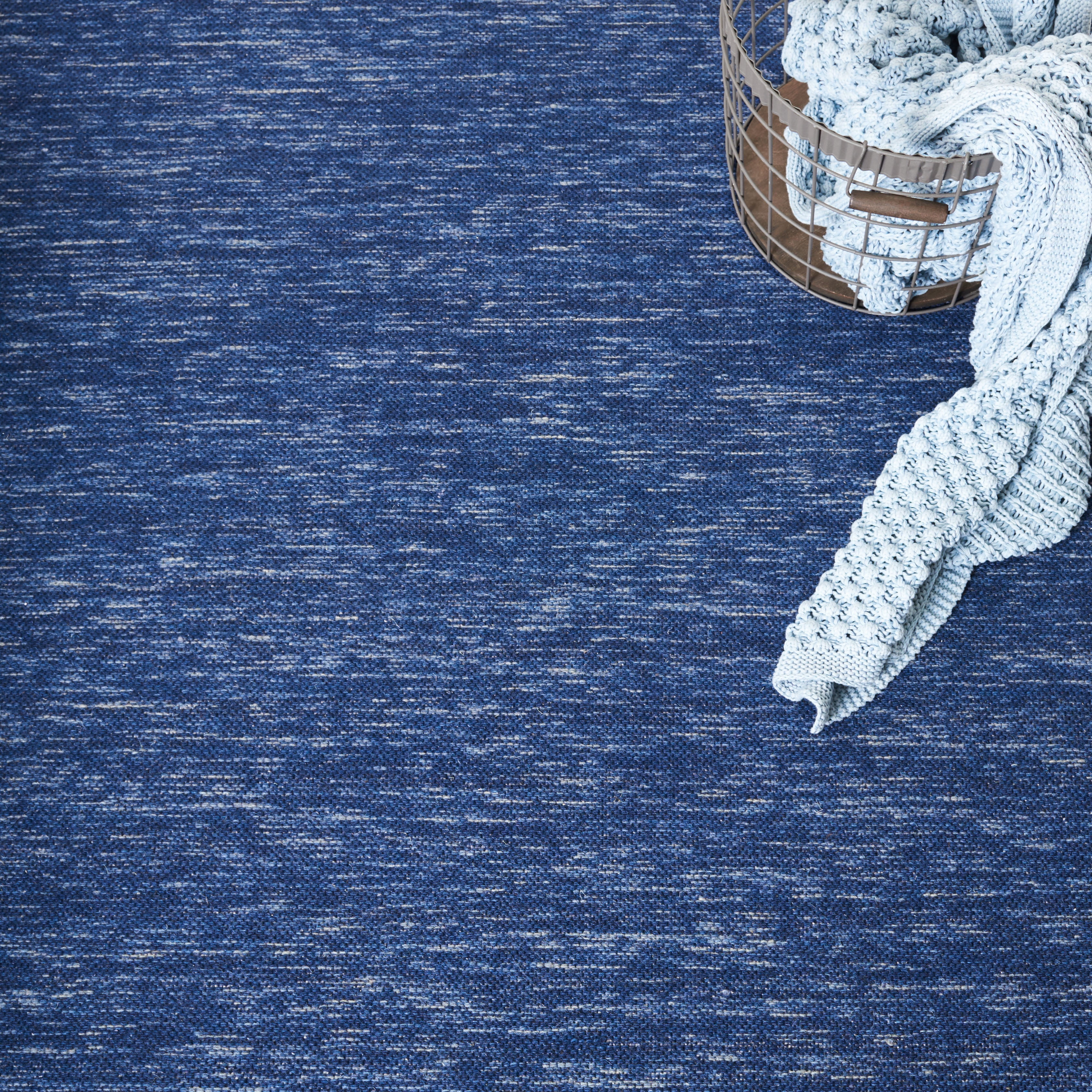 SAFAVIEH Kilim Roderick Solid Area Rug, Navy/Blue, 6' x 6' Square