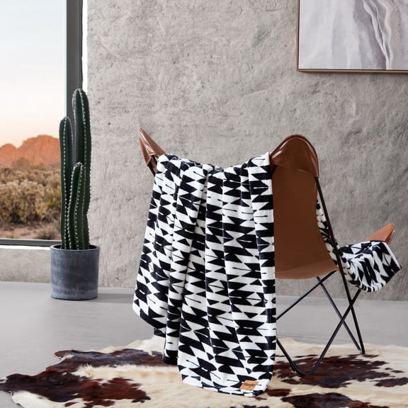 Wrangler Navajo Black Ultra Soft Plush Fleece 70X50 Throw