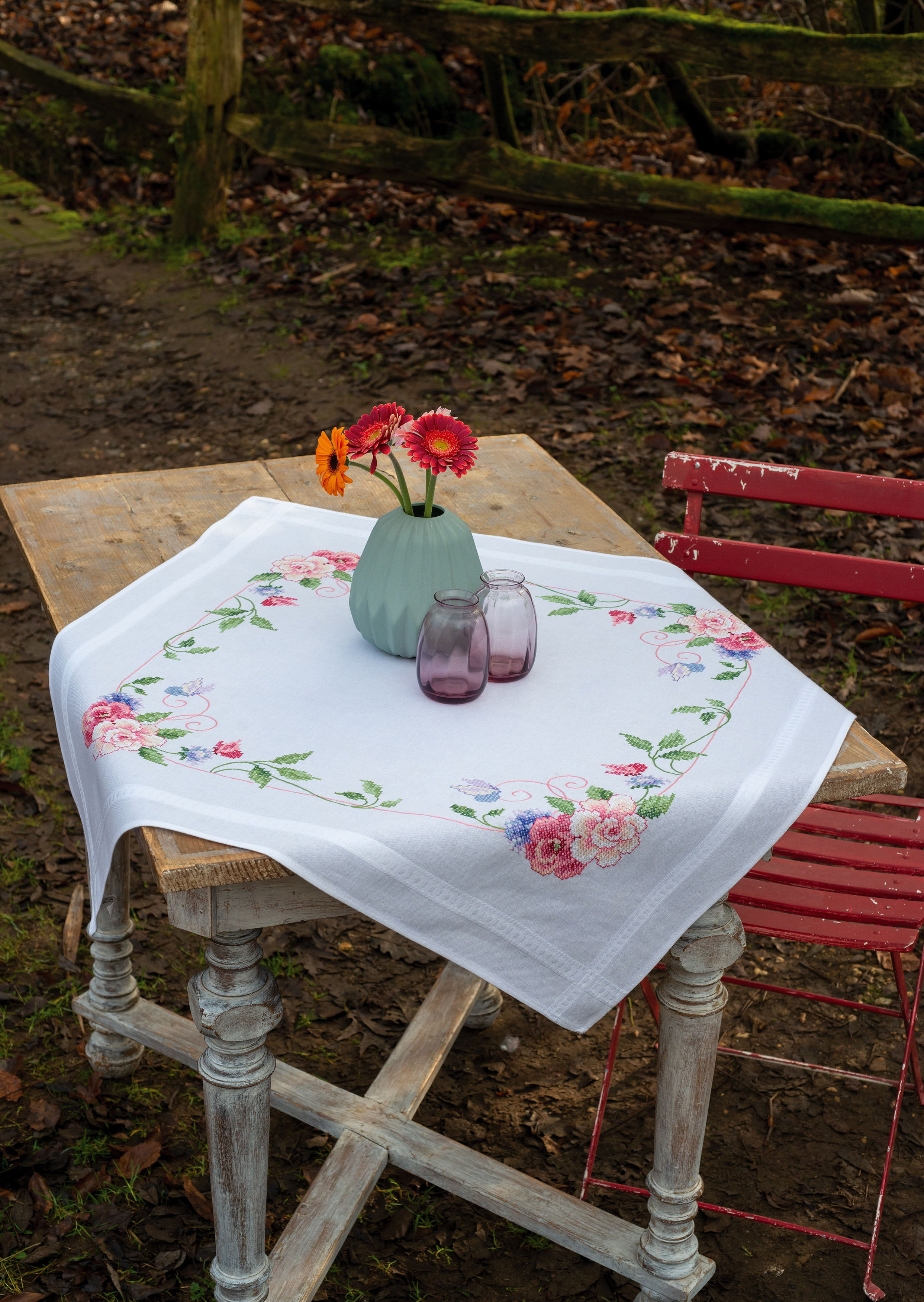 素敵でユニークな Vervaco Cross Stitch Vervaco Tablecloth Embroider Kit， Thread, 32  Embroidery x 32 to inch， Kits and Flowers Embroidery ＆ Cross 100%  Butterflies（並行輸入品） with