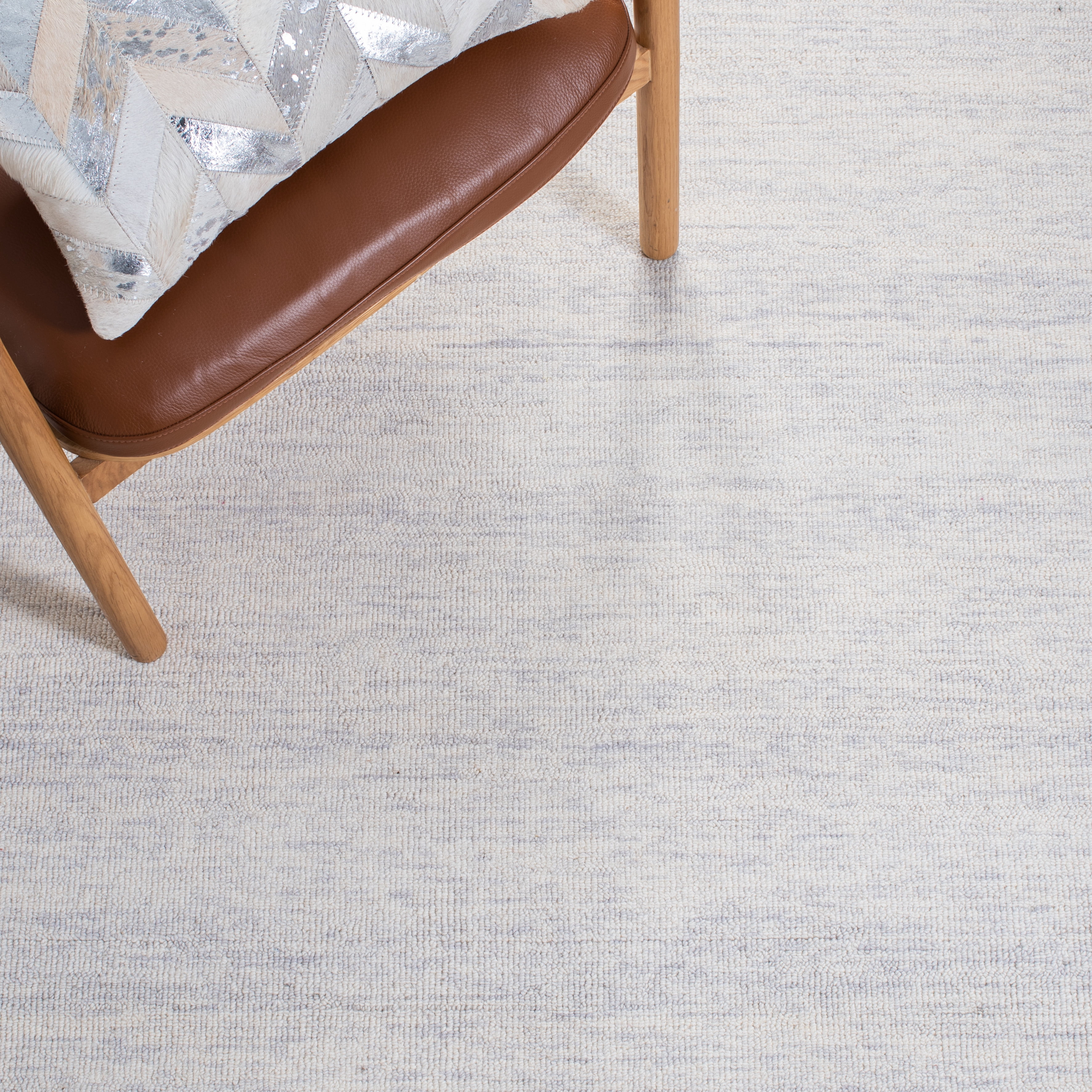SAFAVIEH Metro Jaymes Distressed Area Rug, Ivory, 6' x 6' Round