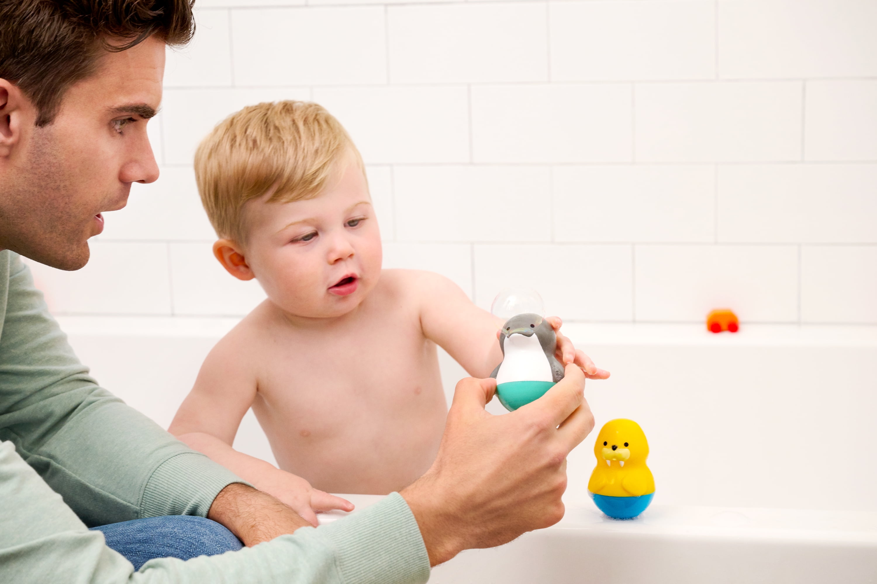 Munchkin® Bath Bobbers™ Baby and Toddler Bath Toy, Dolphin & Walrus