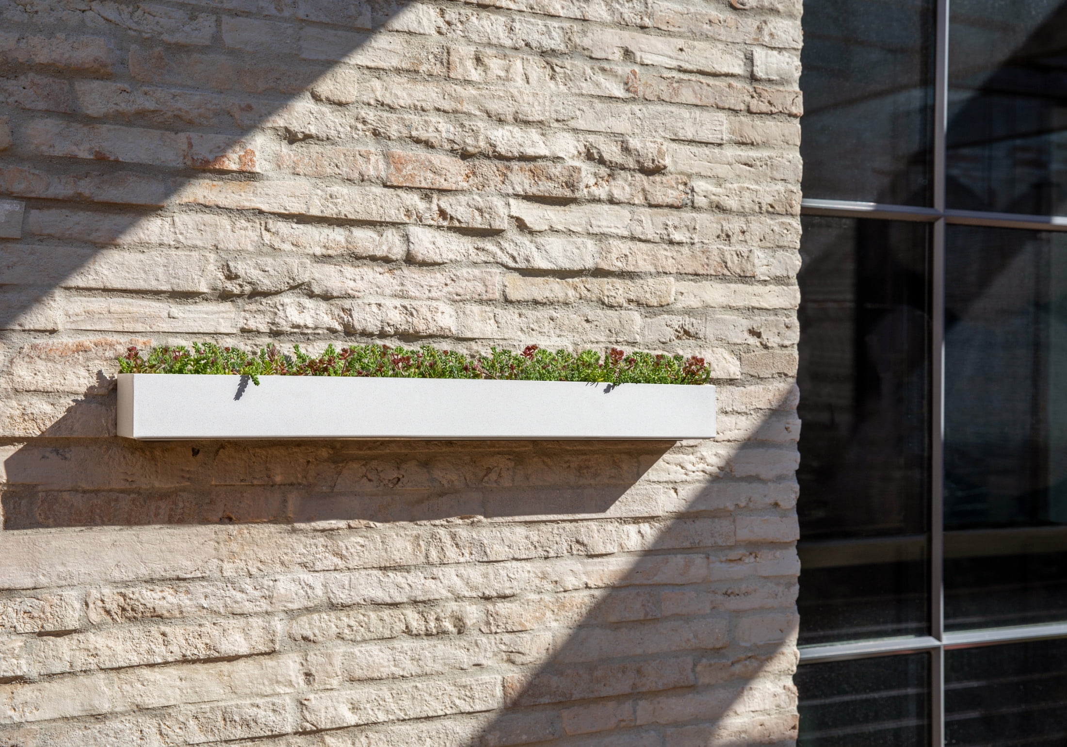 Veadek Geo Series Trough Hanging 32" Planter - White