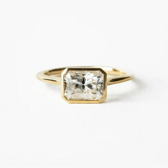 SOLITAIRE JEWELS 2.5Ct Radiant East-West Band Perfect for Weddings Band, 10k Yellow Gold Dome Ring