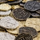 thumbnail image 3 of Monedas piratas de metal novedosas, doblón español de Beverly Oaks, 3 of 5