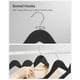 thumbnail image 4 of Juego de 20 perchas de madera SONGMICS con revestimiento de goma, color negro, 4 of 7