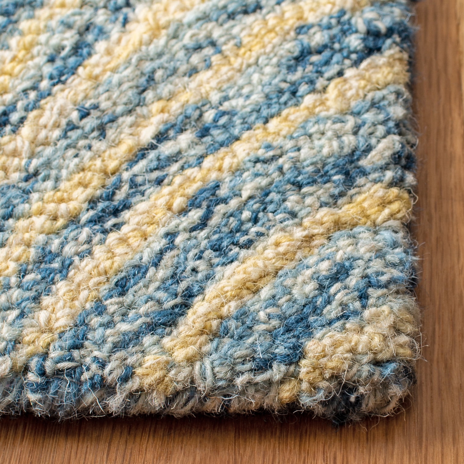 SAFAVIEH Micro-Loop Aiden Leaves Area Rug, Light Blue/Ivory, 5' x 5' Square