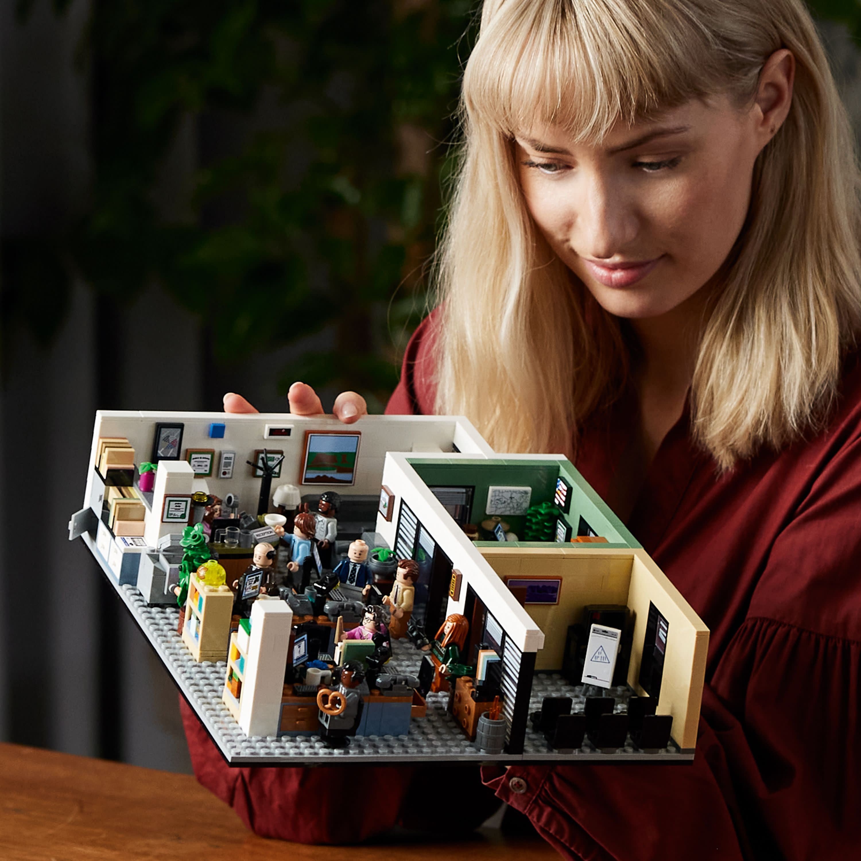 afregning Universel shuttle LEGO Ideas The Office 21336 US TV Show Series Dunder Mifflin Scranton Model  Building Set, 15 Characters Minifigures, Iconic Gift for Adults and Teens -  Walmart.com
