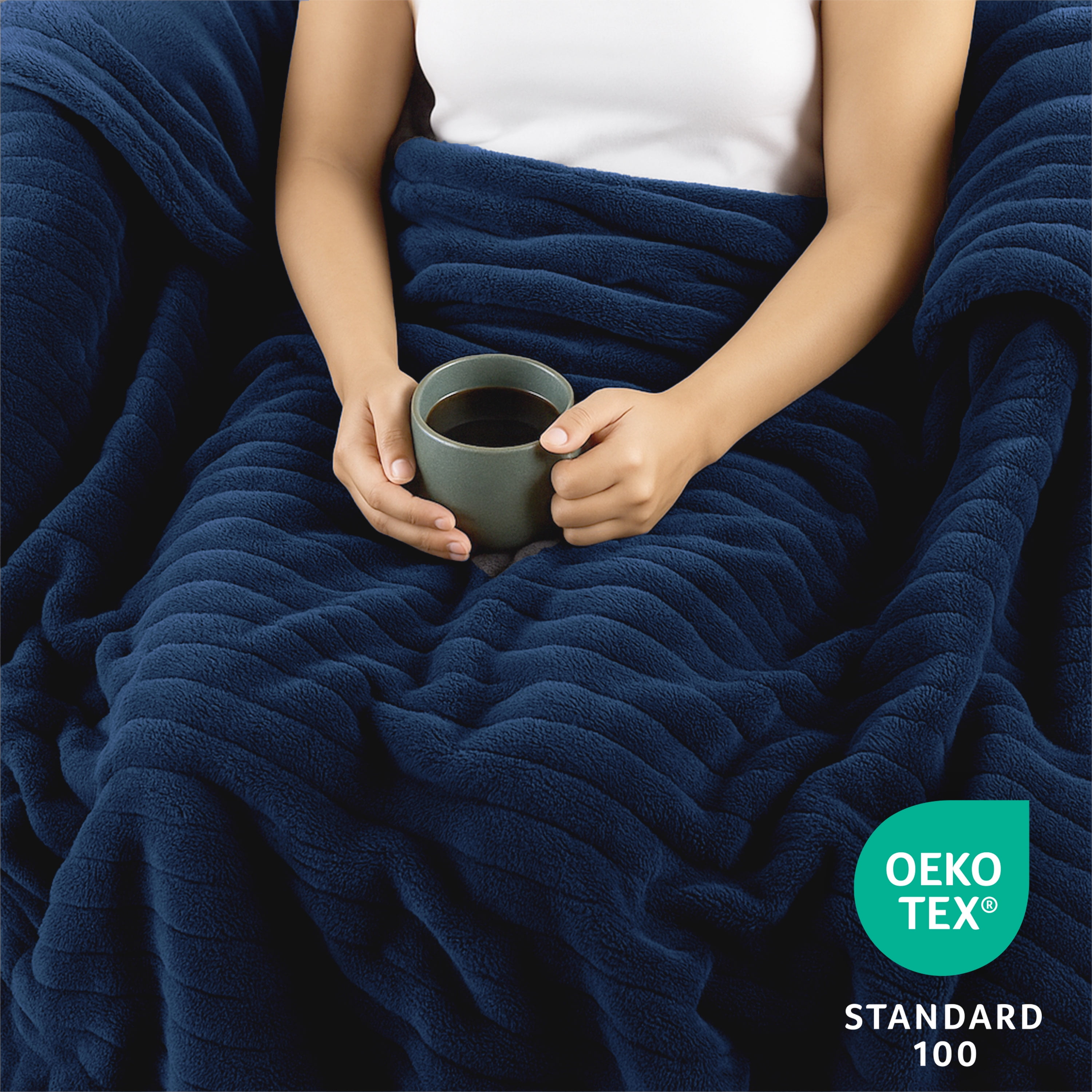 Jeté chauffant extra long en velours côtelé bleu intense quatre réglages de chaleur, arrêt automatique, 127 cm x 177,8 cm (50 po x 70 po) SUNBEAM JETE CHAUFFANT