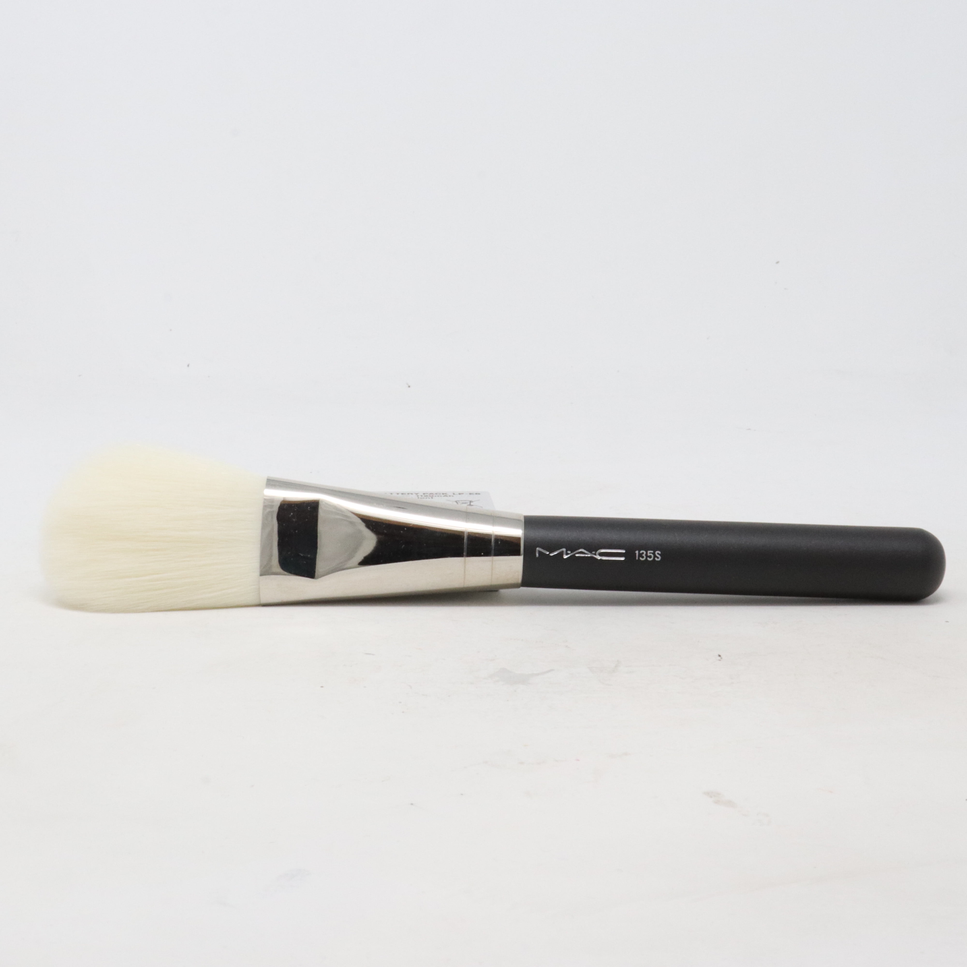 MAC 135 Synthetic Large Flat Powder Brush – Professional Face Makeup Tool