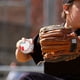 thumbnail image 4 of Pelota de béisbol blanda de 9 pulgadas para niños, ideal para entrenamientos escolares, juegos juveniles y prácticas. Pelota de béisbol duradera, ligera y blanda., 4 of 5