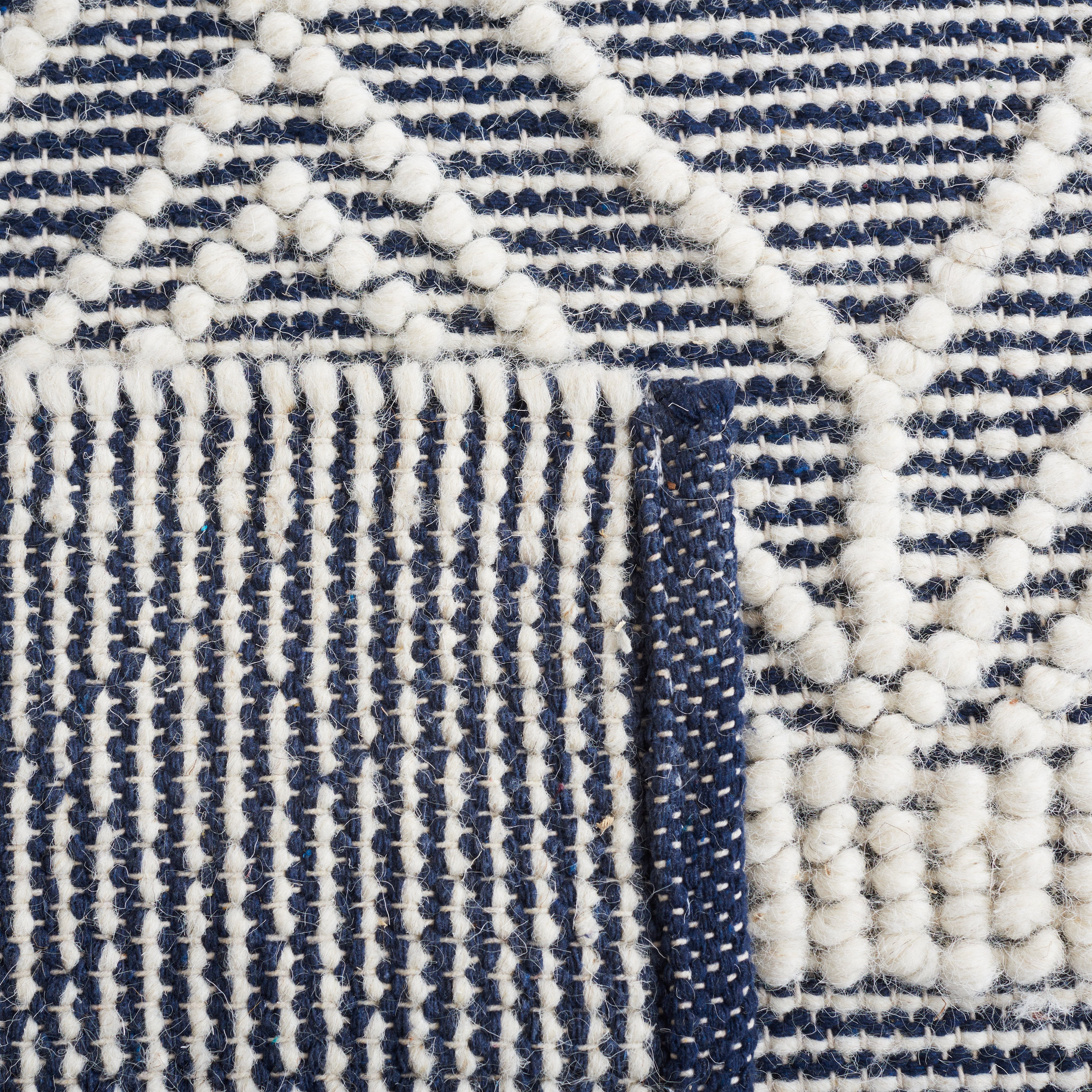 SAFAVIEH Natura Adamina Geometric Area Rug, Ivory/Navy, 5' x 8'